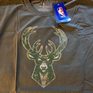 Mens XXL Milwaukee Bucks Tshirt